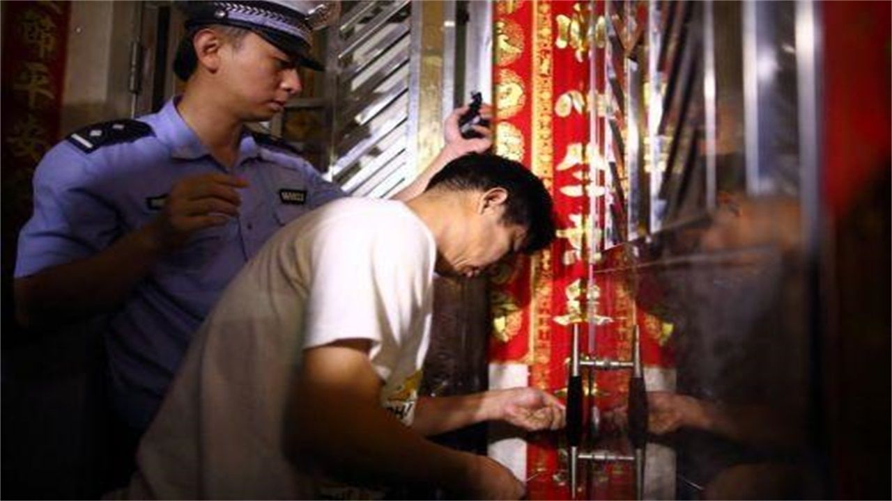 乐旺镇请开锁师傅开了锁后，师傅为什么一般都不进门，就算主人请也不进去？